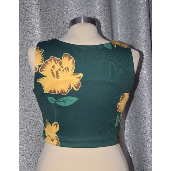 NWT Zapa Woman Fitted Crop Top size small - Picture 3 of 3